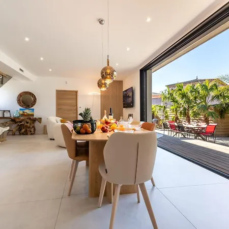 Amphitrite Share & Happiness Villa